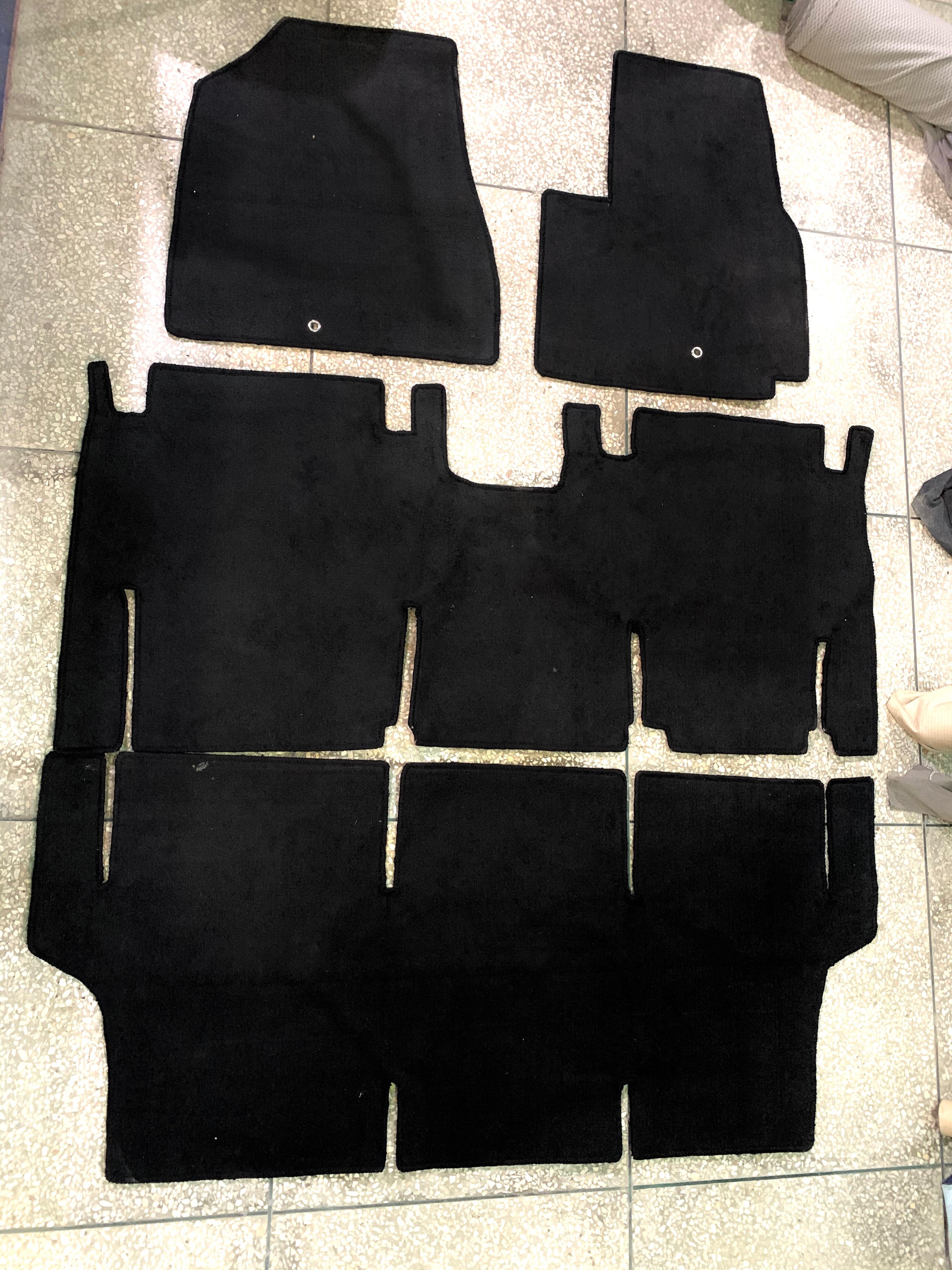 Custom carpet floor mat set